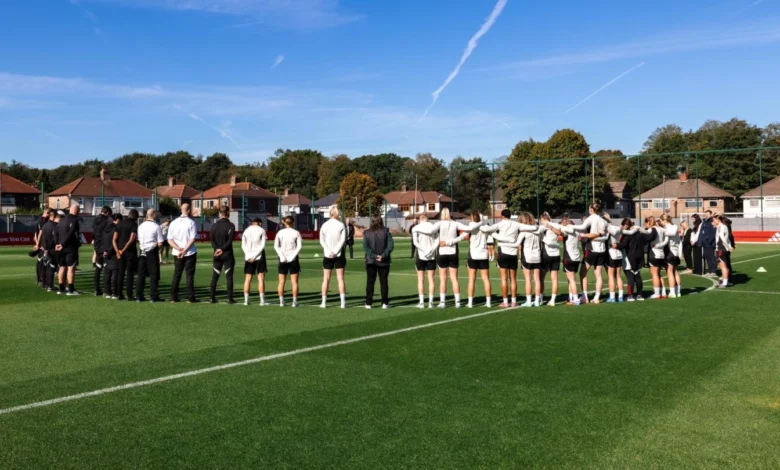 Liverpool Women Pay Tribute To Matt Beard With Minute’s Silence